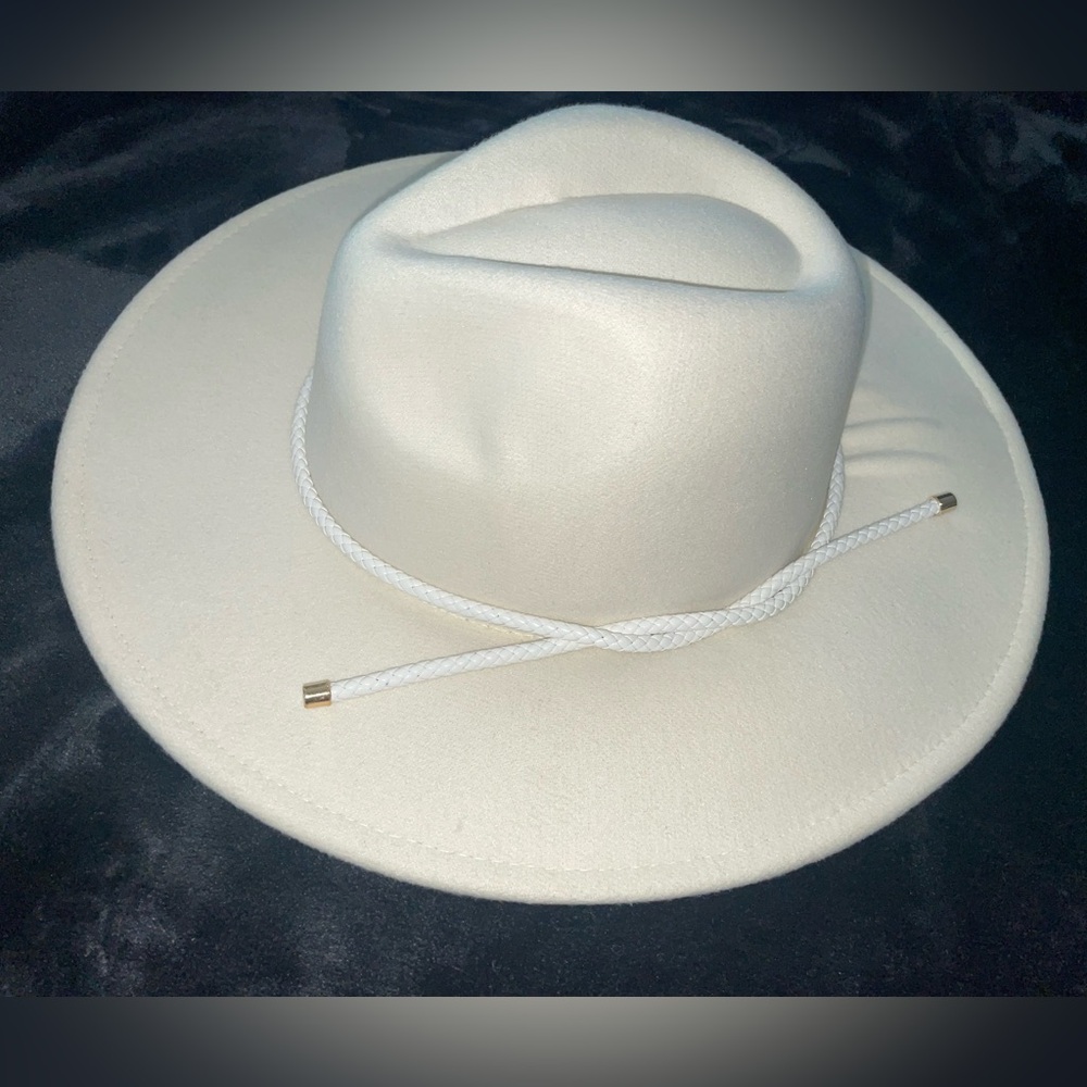 Creme white cover/hat/great for cowgirl outfits/ never worn/ see pics